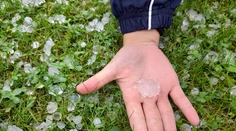 Jednu časť Slovenska môžu už čoskoro zasiahnuť prudké lejaky s krúpami