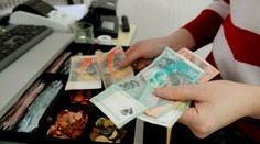 Sedem rokov eura. Slováci stále nevrátili viac ako 2 miliardy korún