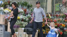 Hviezda 50 odtieňov sivej prvykrát ukázal druhé bábätko