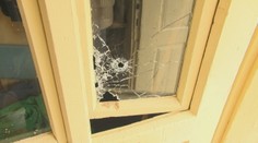 Dôchodcovi v Pukanci praskli nervy, spustil streľbu v rodinnom dome s deťmi