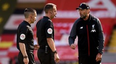 Ešte v sobotu pískal Liverpoolu, neskôr uniklo video, kde urážal Kloppa. Anglický arbiter už spoznal trest