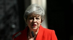 Britská premiérka Theresa Mayová oznámila rezignáciu so szlami v očiach