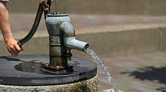 V Sobranciach presakuje v studniach ropa, prípad už sleduje inšpekcia