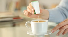 Odborníci varujú. S umelými sladidlami to nepreháňajte, môžu škodiť žalúdku