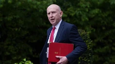 Britský minister obrany Healey podal demisiu pre spory o vojenské výdavky