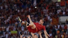 Francesco Totti sa rozlúčil s AS Rím, Neapol do predkola LM