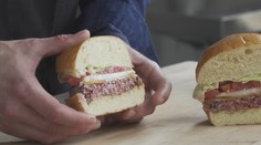 Revolúcia v stravovaní: Prichádzajú hamburgery zo skúmavky