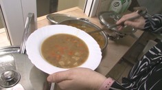 Hektolitre polievok končia v kanáli. Žiaci ich v školských jedálňach často odmietajú