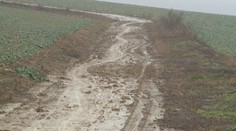 Cyklochodník medzi Nitrou a Vrábľami mizne pred očami. Môže za to blato