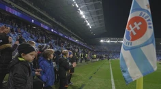 Malý bojovník na veľkom ihrisku. Chlapec, ktorý prekonal ťažké choroby, sprevádzal našich futbalistov