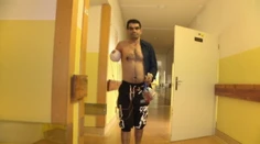 Škrabka na zemiaky mu takmer amputovala celú ruku