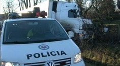 Zobudil ich veľký tresk: Kamión so zeleninou skončil v priekope