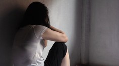 Zverstvo najhrubšieho zrna: Matka mala väzniť dcéru ako zviera a ponúkať ju na sex za vodku