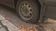 Ak parkujete pred touto bytovkou, čakajte prepichnuté pneumatiky