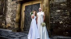 Vlastimil miluje a nosí ženské oblečenie. S manželkou sú na pokriky na ulici už zvyknutí