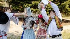 Drsná oblievačka v Oteckoch. Schytali to priamo pred kamerou!