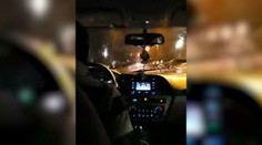 Pasažieri zažili v taxíku najhoršiu jazdu svojho života. Vysielali ju naživo na internete