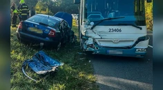 Desivé ráno pri Michalovciach: Autobus vezúci deti sa zrazil s osobným autom