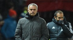 Pikantná dohra bitky o Manchester. Hráči City vysmiali Mourinha a zahádzali ho fľašami