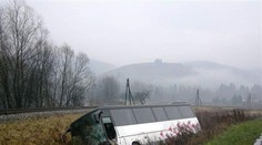 Na Orave sa prevrátil autobus. Našťastie bez vážnejších zranení