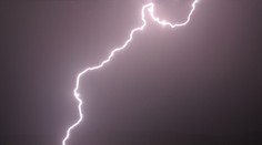 Futbalový tréning sa zmenil na boj o život. Po údere bleskom sa chlapcovi zastavilo srdce