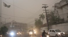 Búrka v Pakistane vyvolaná veľkými horúčavami si vyžiadala najmenej 14 obetí a viac ako sto zranených