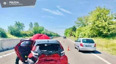 Vodič po zrážke na R1 vystúpil z auta, v protismere ho zrazilo ďalšie auto
