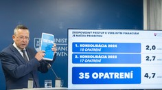 Vláda urobila pri zrušení sviatkov chybu, ktorá poteší zamestnancov. Ministerstvá si problém prehadzujú ako horúci zemiak