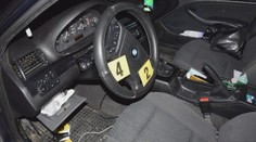 Bez vodičáku a s drogami v aute unikal polícii. Zastavil až po štyroch výstreloch