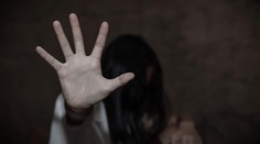 Mladú ženu s mentálnym postihnutím mal sexuálne napadnúť rodinný blízky. Sľúbil jej vraj mobil