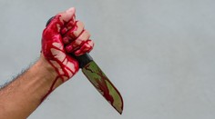 Muž podrezal troch školákov, jeden prvák zomrel