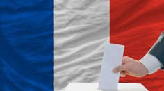 Vo Francúzsku budú s napätím sledovať aj volebný súboj Hittlera so Zielenským