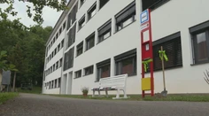 Neobyčajná zastávka v Bijacovciach. Autobus tam síce nezastaví, no jej význam je väčší než by sme čakali