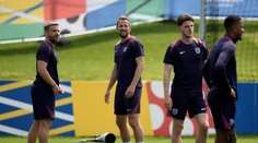 Fit sú už všetky hviezdy. Angličania pred zápasom proti Slovensku prvý raz trénovali v plnej sile