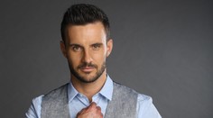 Sexy Šmahel v odvážnej póze. O milimeter nižšie a videli by sme VŠETKO