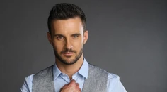 Sexy Šmahel v odvážnej póze. O milimeter nižšie a videli by sme VŠETKO