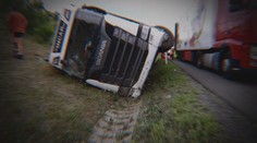 Po nehode zostala kabína prázdna. Vodiča našli pod prevráteným kamiónom až hodiny po tragédii