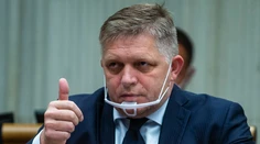 Fico opäť poukazuje na Mikulcovu minulosť. Predložil ďalšie dokumenty, ktoré ho majú spochybniť
