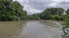Hladina Dunaja stále kulminuje. Stav presiahol utorňajšie maximá
