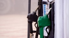Ropa bola tak drahá naposledy pred štyrmi rokmi. Ceny palív vtedy vystrelili k dvom eurám za liter