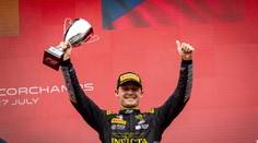 Veľká vec u našich susedov: Roman Staněk senzačne ovládol preteky F2