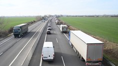 Chcete míňať menej za benzín či naftu? Zmeňte tento návyk pri šoférovaní