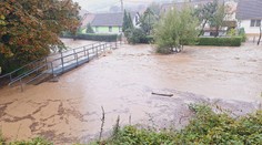 Opäť dážď a silný vietor. SHMÚ vydal na pondelok výstrahy najvyššieho stupňa pre štyri rizikové oblasti