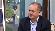 Prezident si robí sám raňajky a do práce chodí v rifliach