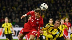 Bayern doma prehral s Dortmundom a stratil pozíciu lídra