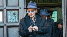 Johnny Depp sa chce oženiť s mladou gogo tanečnicou. Je jasné, čím ho očarila