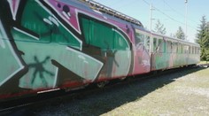 Legendárnu tatranskú zubačku počmárali sprejeri. Vláčik by ste nespoznali