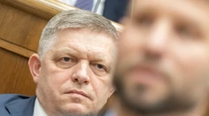 Hádka medzi premiérom a lídrom opozície: Fico povedal, že na samite lídrov EÚ bude spomínať Šimečkovu matku