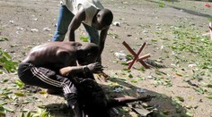 Pri útoku samovražedného atentátnika zahynulo najmenej 15 študentov