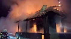 V Terchovej nadránom zhorela drevenica. Škodu vyčíslili na desiatky tisíc eur